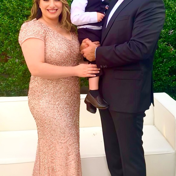 GOWNS FORMAL WEAR FOR SALE - Picture 6 of 8